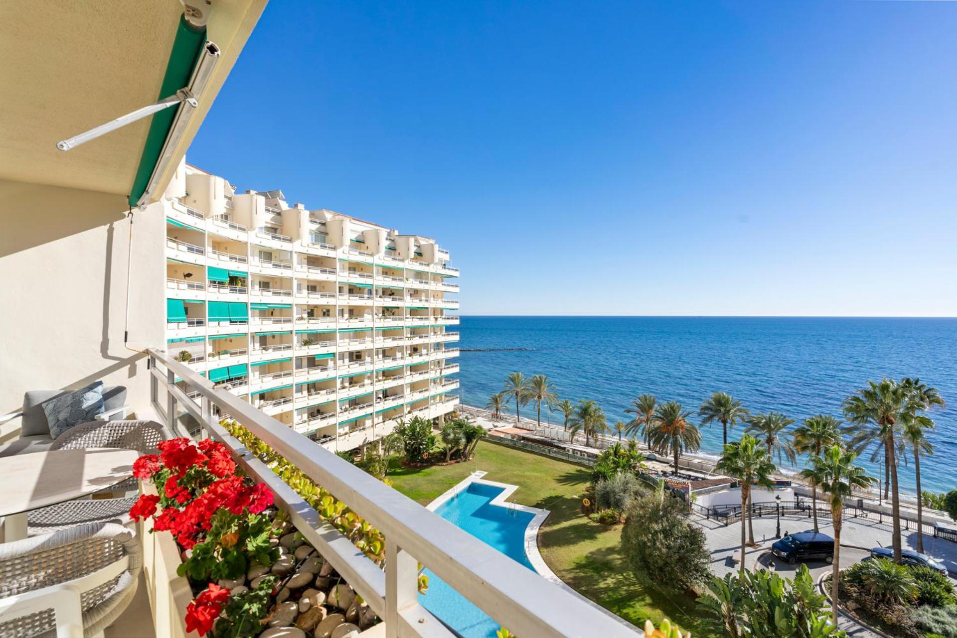 Lejlighed Front With Pool Marbella