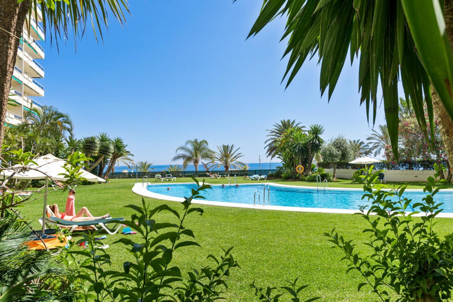 Front With Pool Marbella